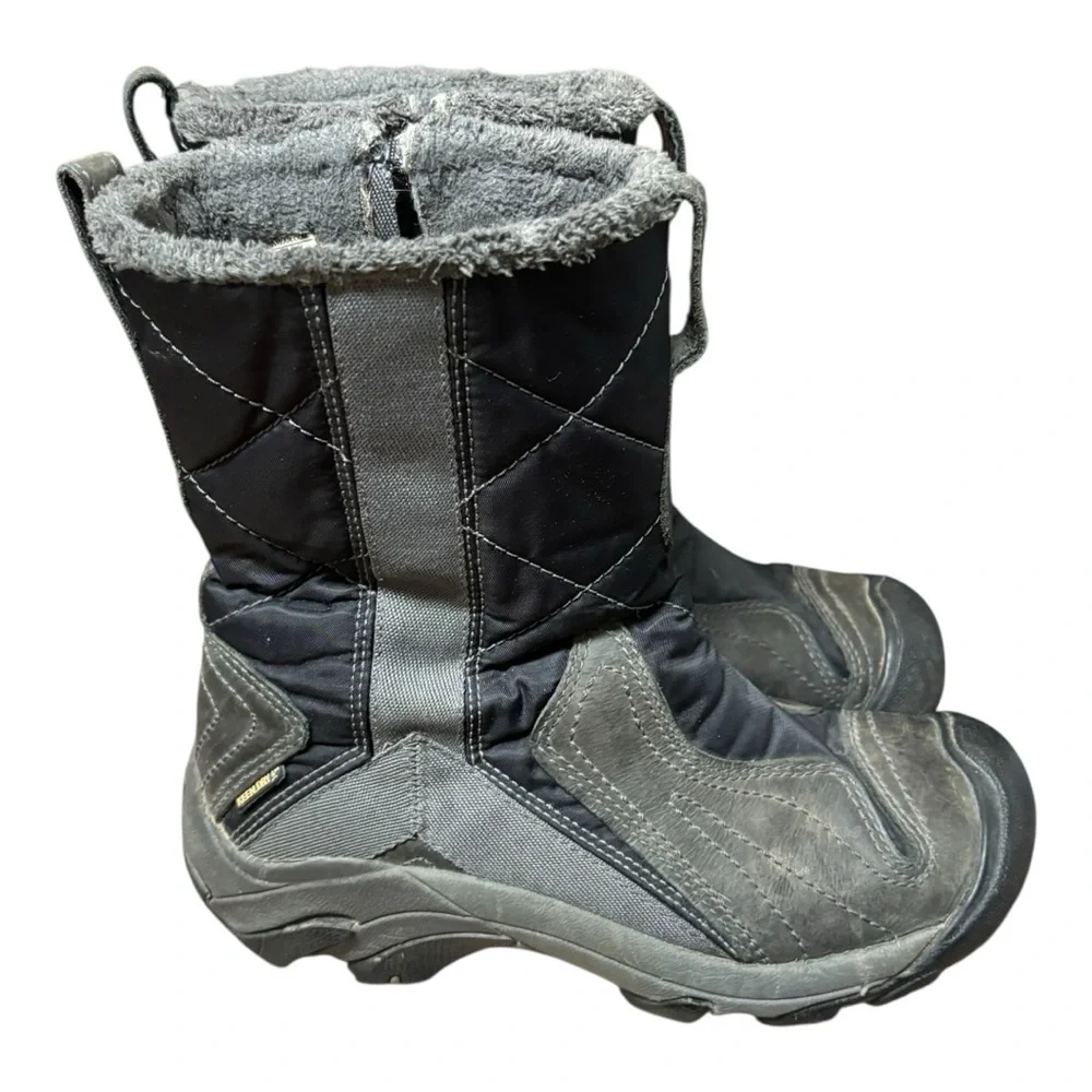 Keen Boots Women’s size 7 Betty insulated size zipper winter black